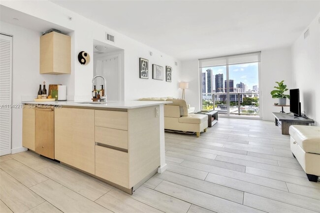 Foto del edificio - 4250 Biscayne Blvd