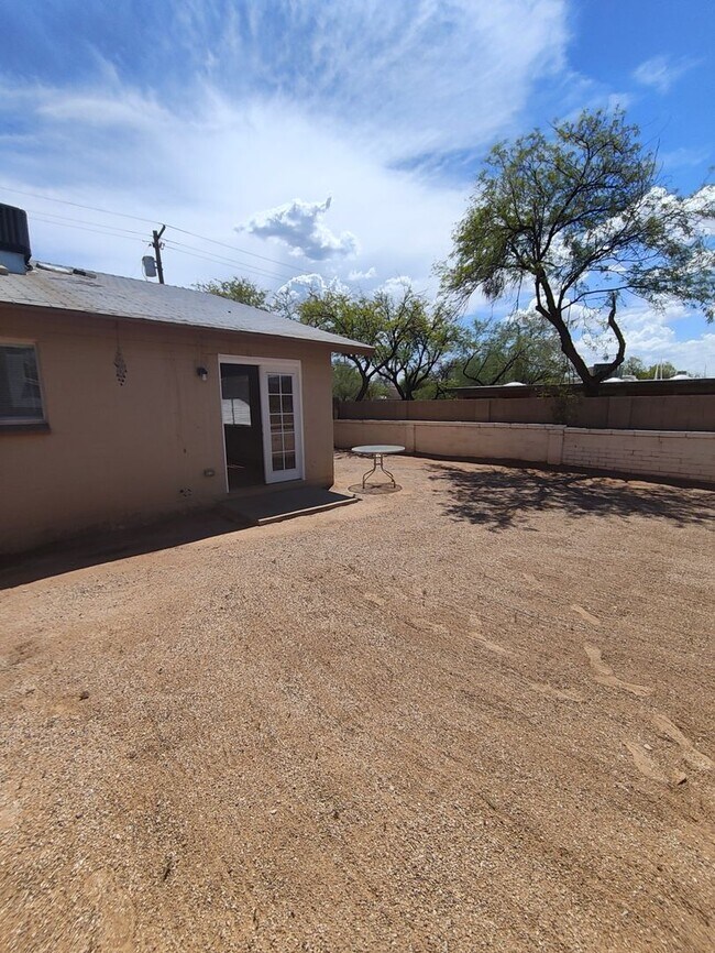 Foto del edificio - 3101 N Cherry Ave