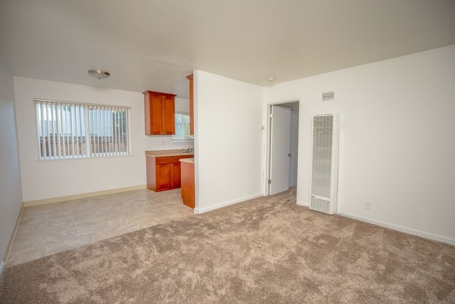 Building Photo - 2129 Randolph Dr