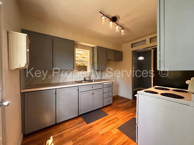 Foto del edificio - Cozy Two Bedroom House with Large Yard