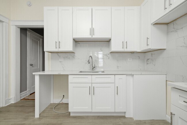 Foto del edificio - 7442 S Langley Ave