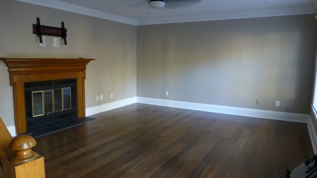 Building Photo - 2 Bedroom Townhouse with Two-Car Garage