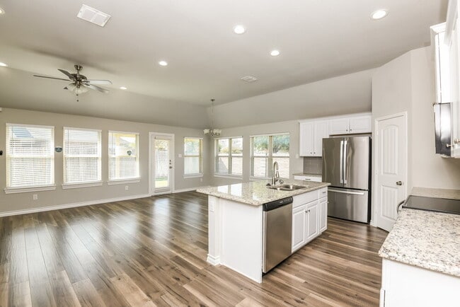 Building Photo - 917 Linden Dr
