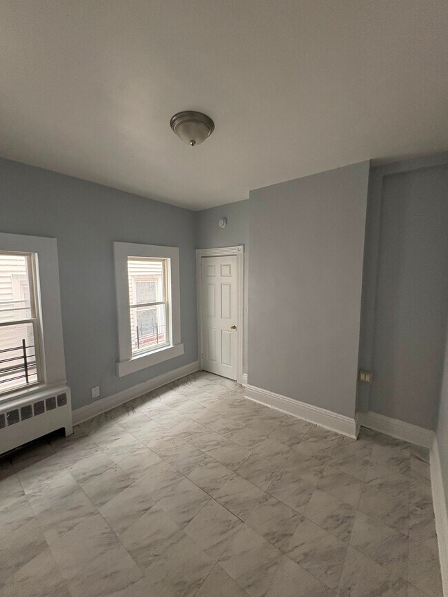 Foto del edificio - 162 Waverly St