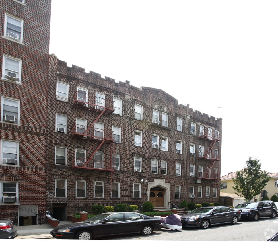 Building Photo - 1581 E 24th St