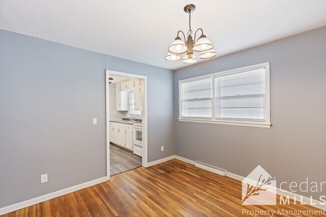 Building Photo - 3 Bed 2 Bath Remodeled Home!