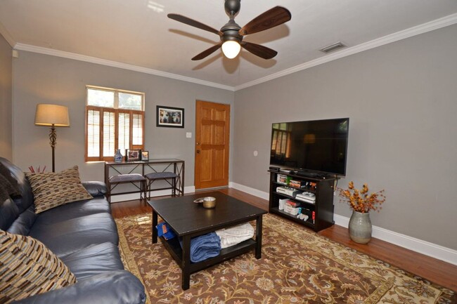 Building Photo - 2 Bedroom, 1 Bath - Lancaster Park /SODO