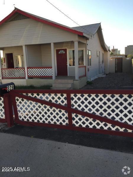 Building Photo - 328 N 11th Pl