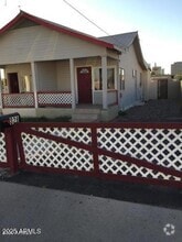 Building Photo - 328 N 11th Pl