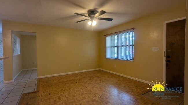 Foto del edificio - Centrally located home with MUST SEE Flori...