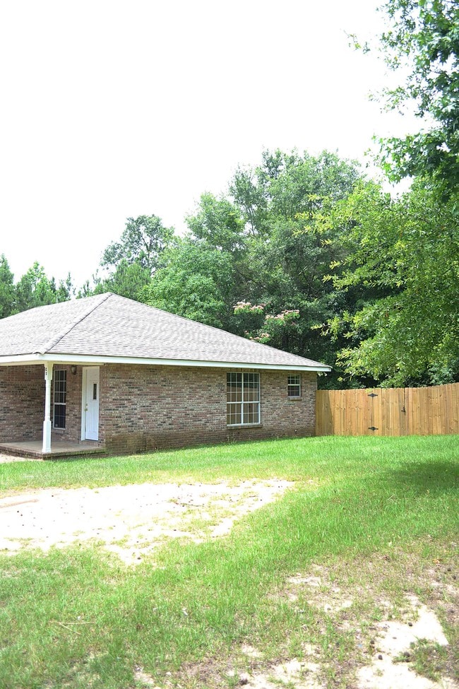 87 Richburg Rd, Purvis, MS 39475 Townhouse for Rent in Purvis, MS