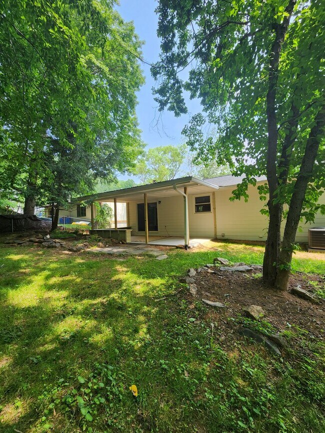 Foto del edificio - East Asheville Rental!