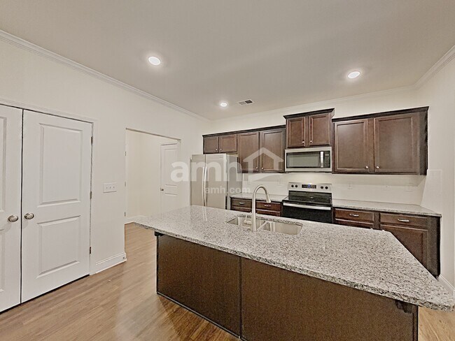 Building Photo - 561 Woodall Rd