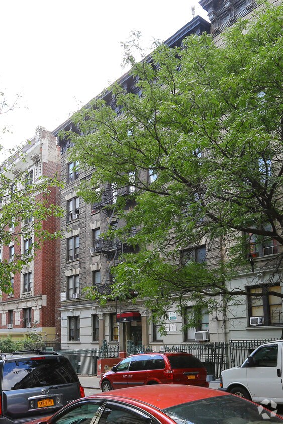 Foto principal - 704 W 180th St