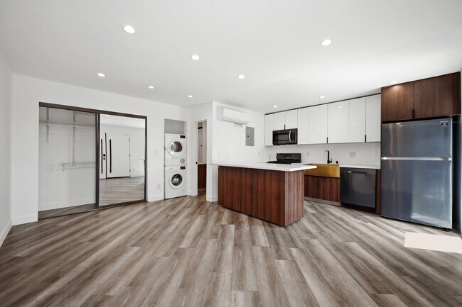 Foto del edificio - 6307 Elgin St