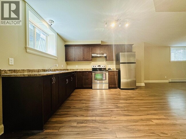 Building Photo - 2895 Edgemont Blvd