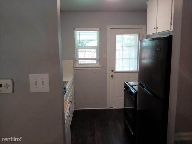 Building Photo - 2 br, 1 bath Apartment - 1212 Elwood Road