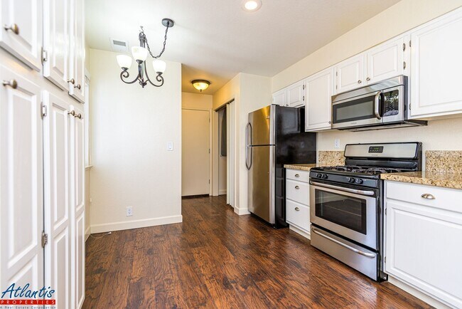 Foto del edificio - Lovely Townhouse | Resort-Style Community