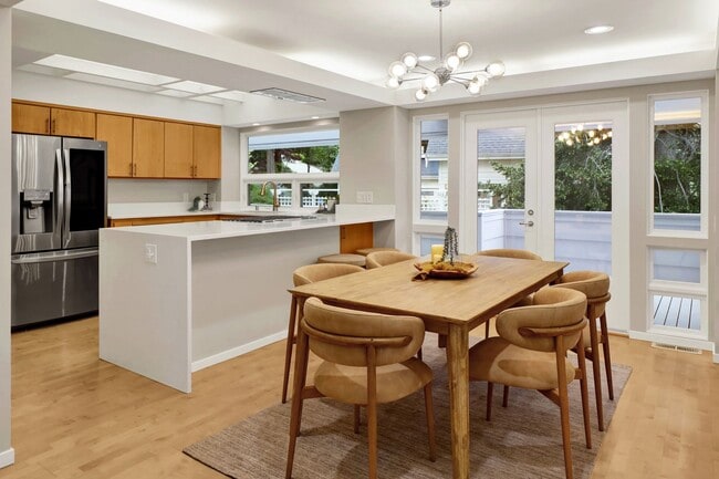 Building Photo - 213 Sea Pines Ln