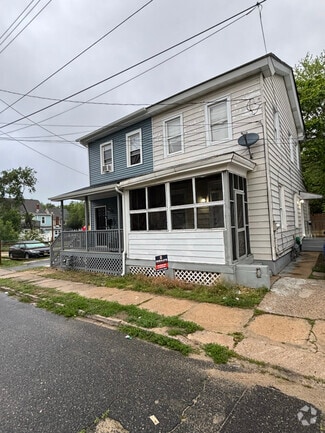 Building Photo - 418 Sassafras St