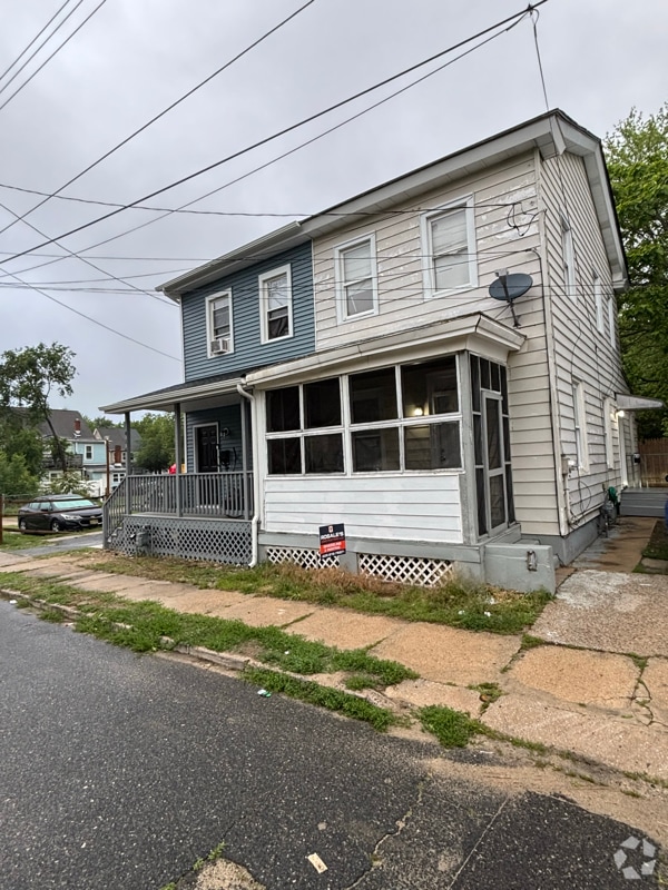 Building Photo - 418 Sassafras St