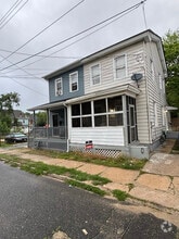 Building Photo - 418 Sassafras St