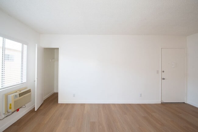 Building Photo - 10819 Camarillo St