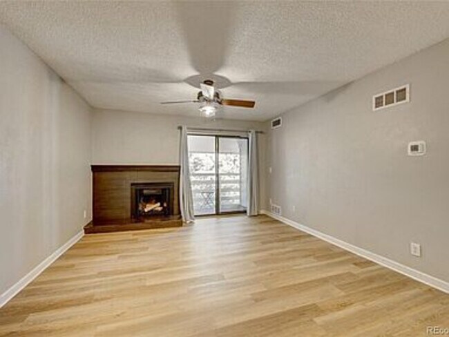 Building Photo - 3121 S Tamarac Dr