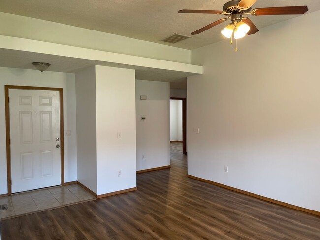 Foto del edificio - Great 3 bedroom 2 bathroom Home in Ozark A...