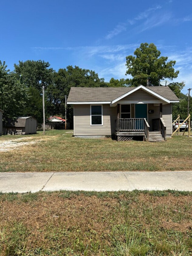 Primary Photo - Great Home 3 Bedroom 1 bathroom