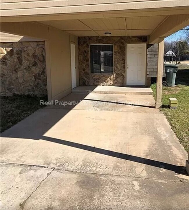 Foto del edificio - 1705 Beaumont Dr