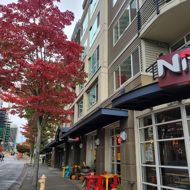 Foto del edificio - Downtown Bellevue 2 Bedroom 2 Bath Condo -...