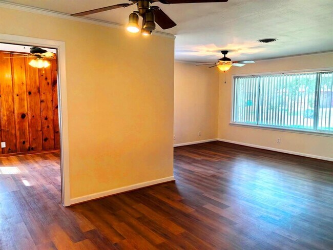 Building Photo - 9821 Woodwind Dr