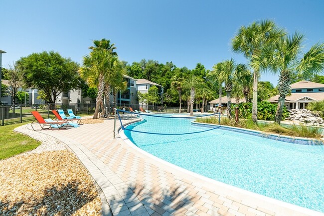 Apartamentos tipo cabaña en la playa de Gainesville, fuera del campus, cerca de la Universidad de Florida, con piscina estilo resort, cascada y cancha de voleibol - Cabana Beach Gainesville