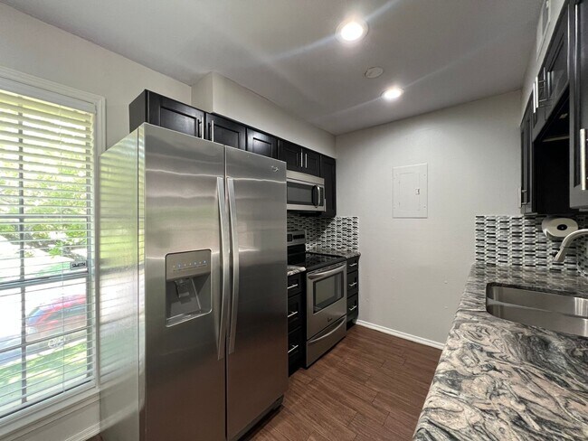Building Photo - Ridglea4004 #203 ***MAINTENANCE-HOA***