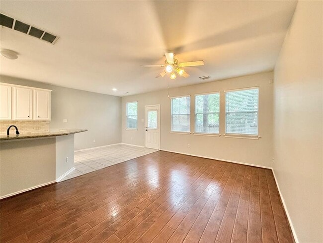 Building Photo - 23 Blue Creek Pl