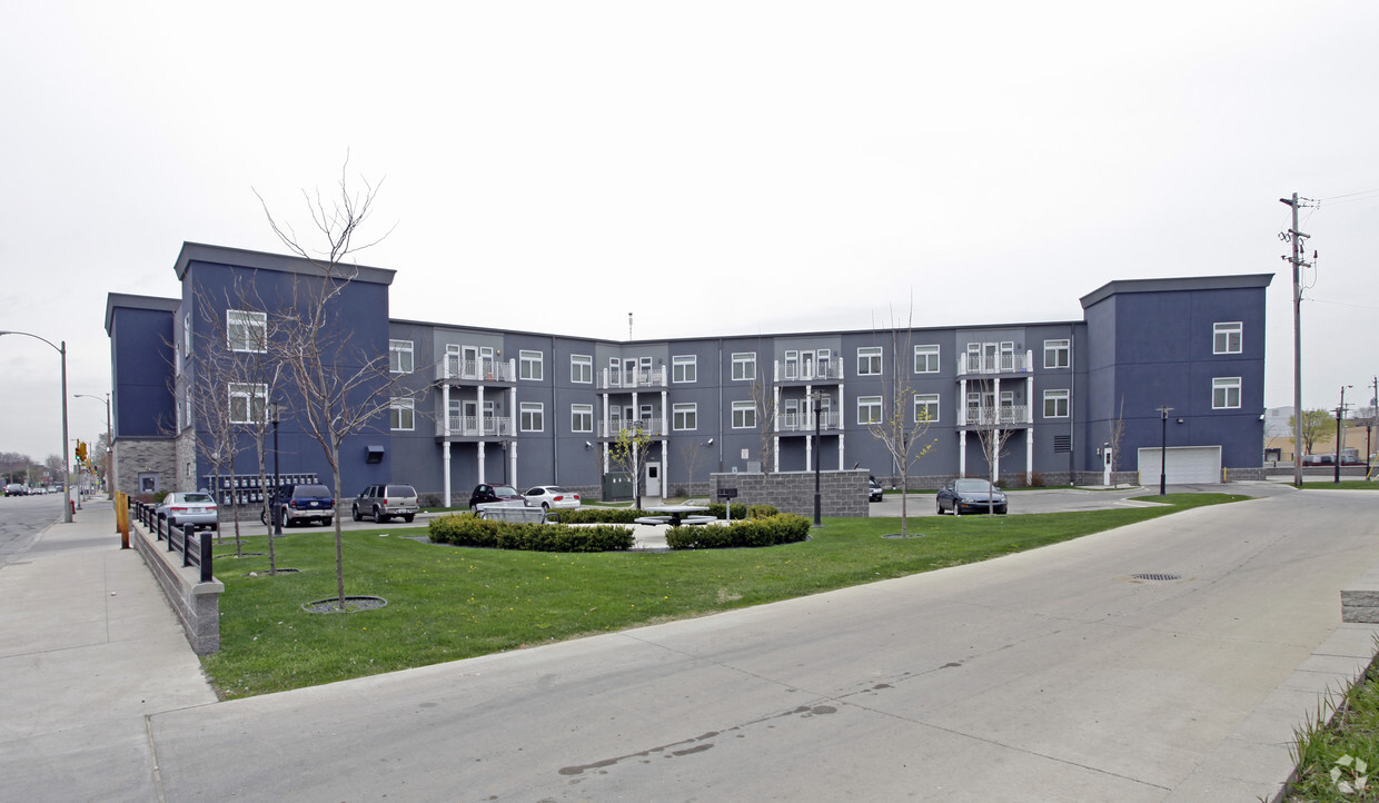 Building Photo - Fond Du Lac Center