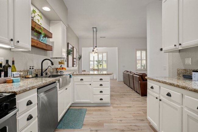 Building Photo - Beautiful Otay Ranch Home!