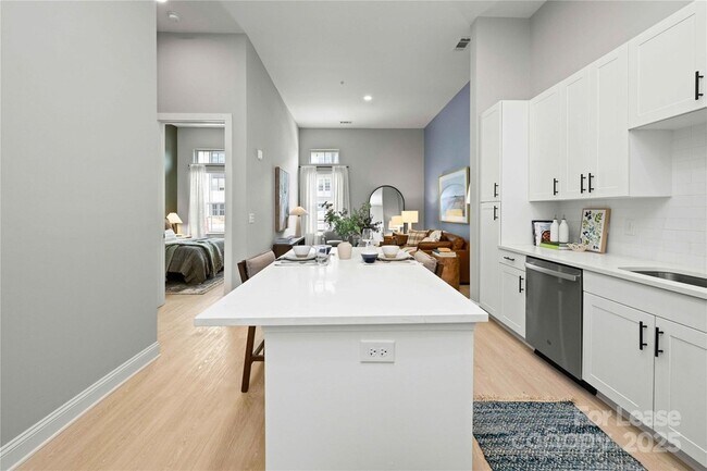 Foto del edificio - 9035 Lindholm Dr