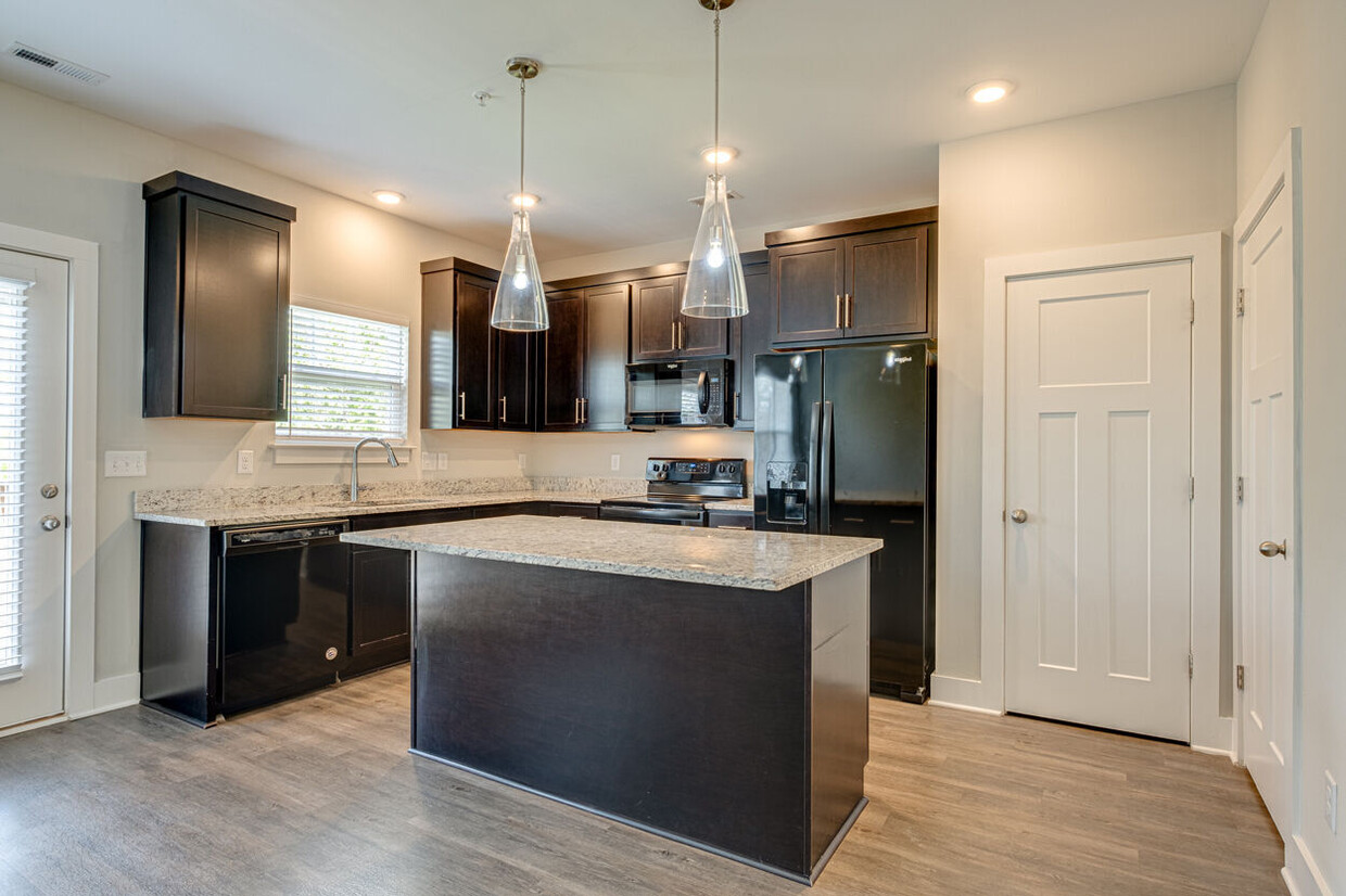 Foto principal - Highland at Hickory Hills Townhomes