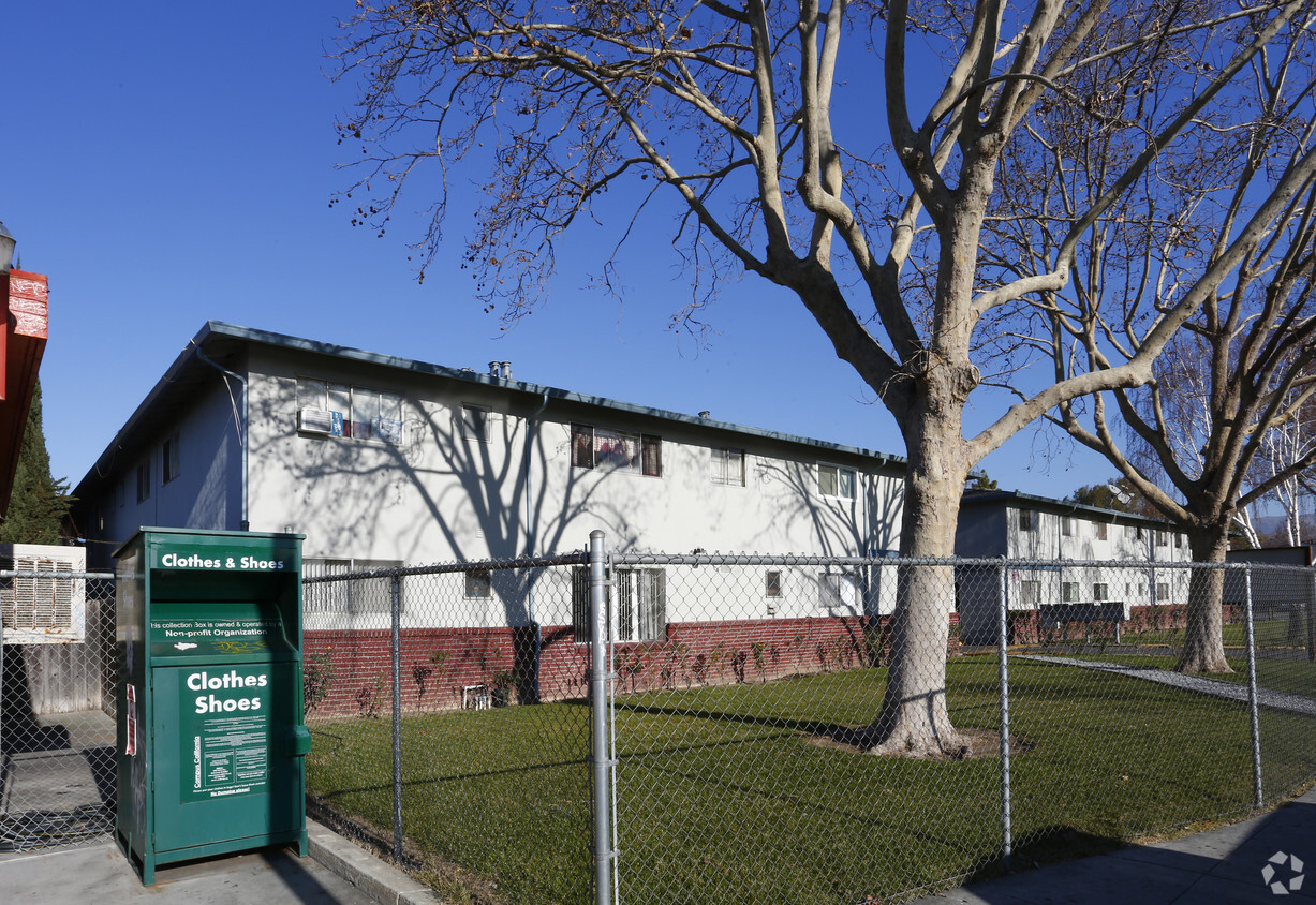 Building Photo - McKee Apartments