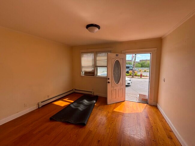 Foto del edificio - 57 Lakeview Ave