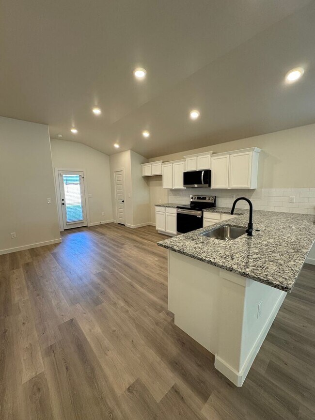 Building Photo - New built in Homestaed 2025 Large 3/2/2