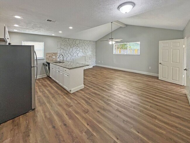 Building Photo - 7525 Culberson Dr