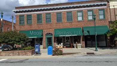 Building Photo - 446 N Main St