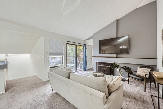 Foto del edificio - Totem Lake Spacious 2 Bedroom Vaulted Ceil...