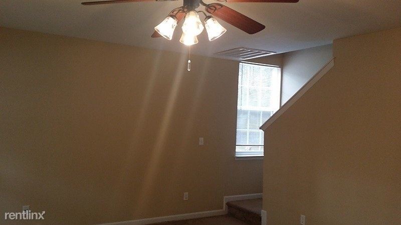 Foto del edificio - 4 br, 2.5 bath House - 4860 Oak Leaf Road