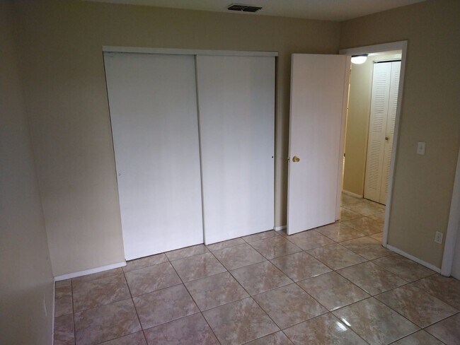 Foto del edificio - 824 Alderman St
