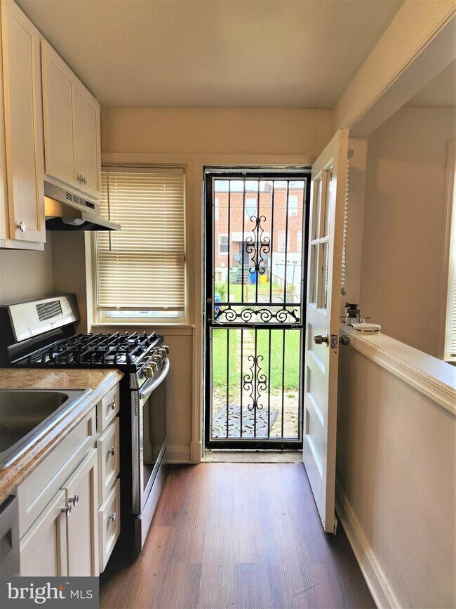 Foto del edificio - 3712 Elmley Ave