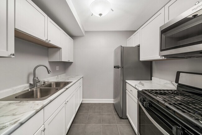 Building Photo - 1170 Valley Ln